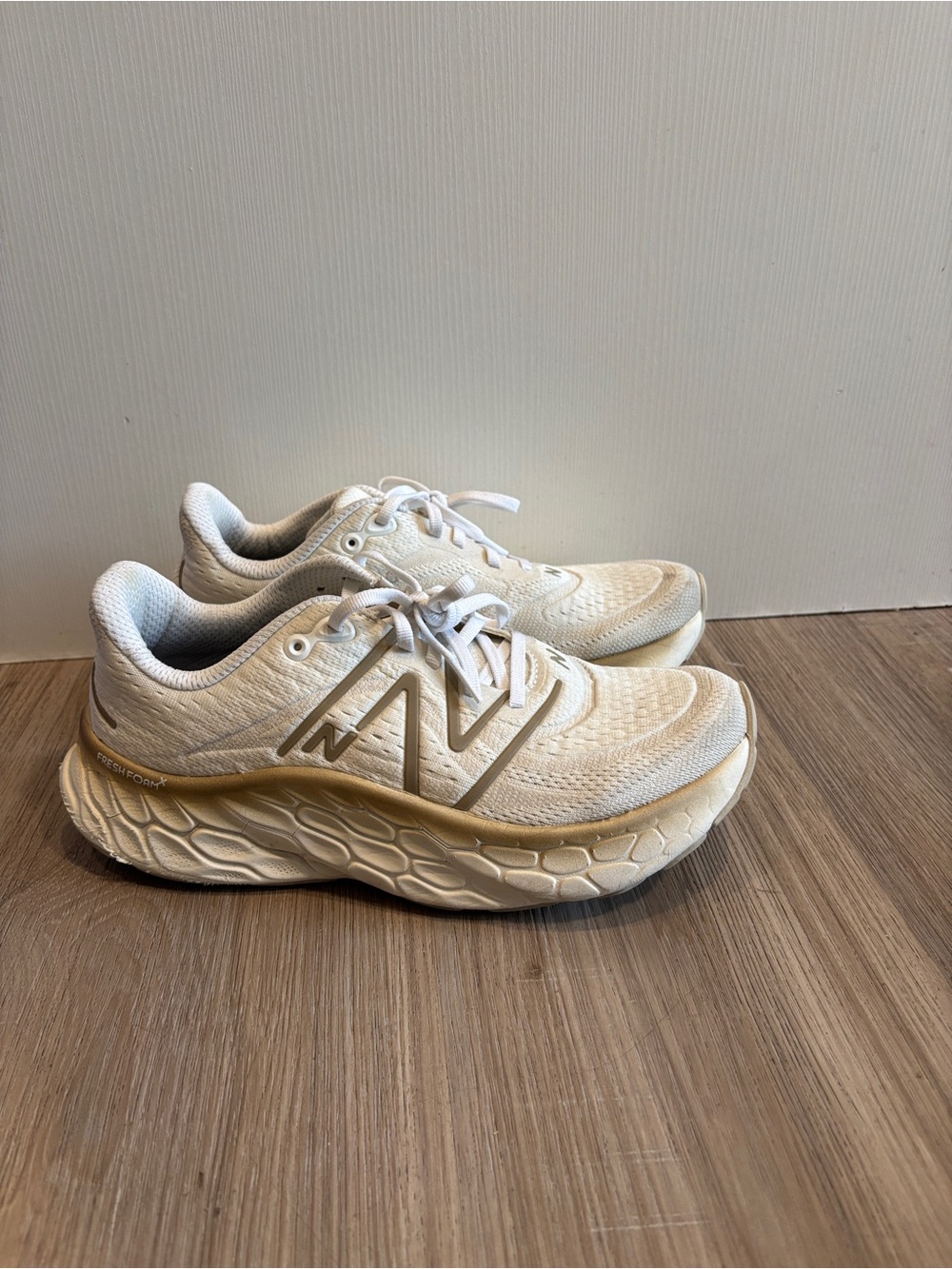 New Balance Fresh Foam X More v4 Women's Running Shoes White Gold size 8.5
